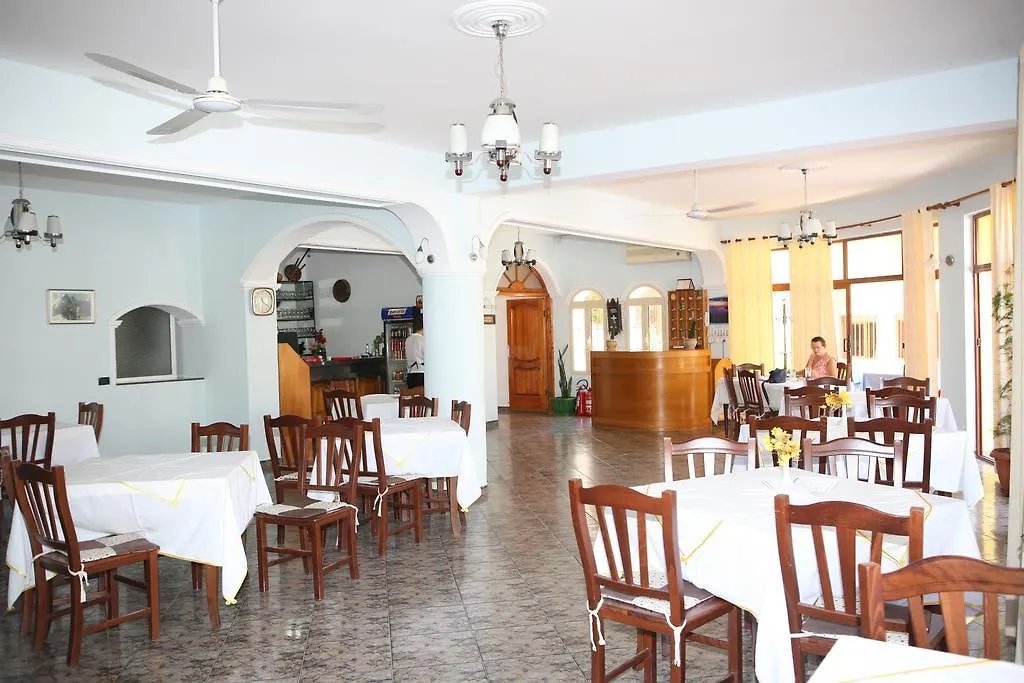 Hotel Alpine Vlorë 2*,